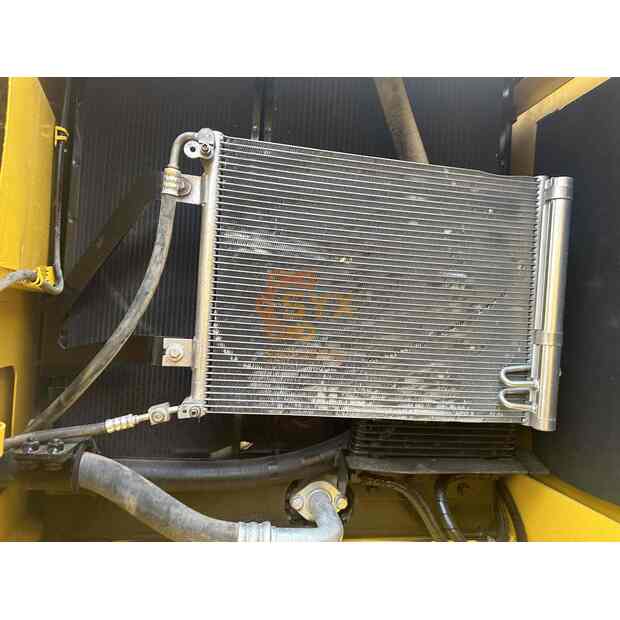 2023 Komatsu PC220-8-41690597