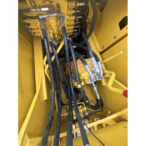 2023 Komatsu PC220-8-41690603