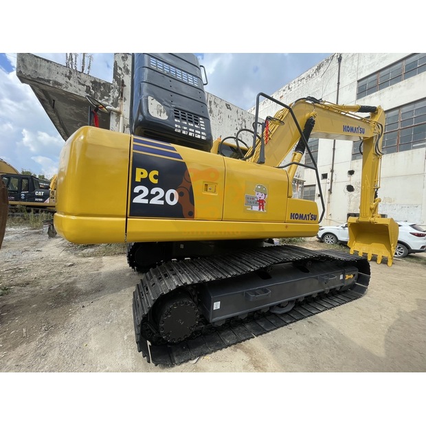 2022 كوماتسو PC220-8-41690625