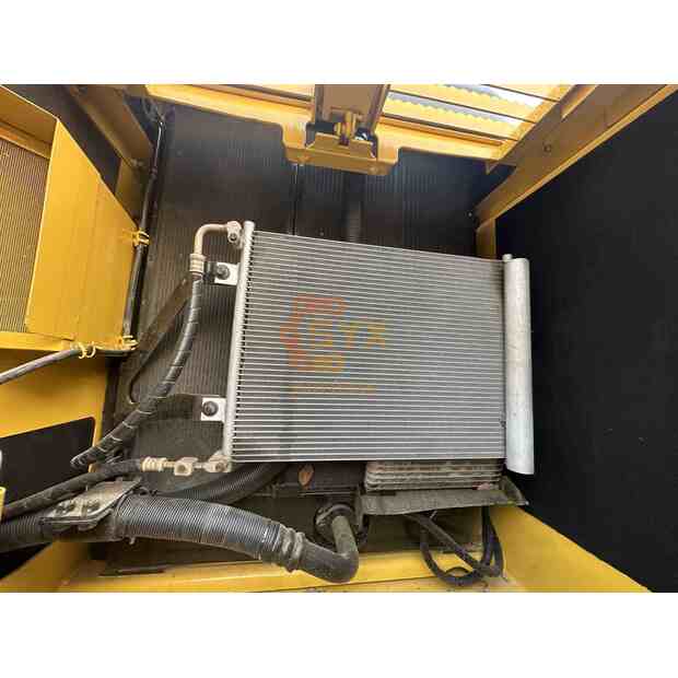 2022 Komatsu PC220-8-41691196