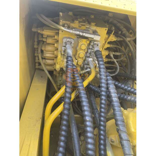 2021 Komatsu PC220-8-41691216