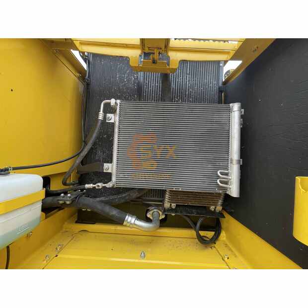 2023 Komatsu PC220-8MO-41691348