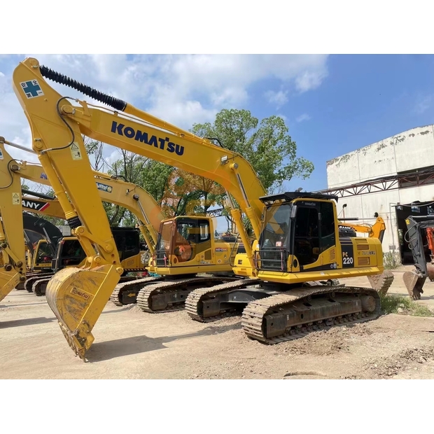 2022 كوماتسو PC220-8N1-41691625