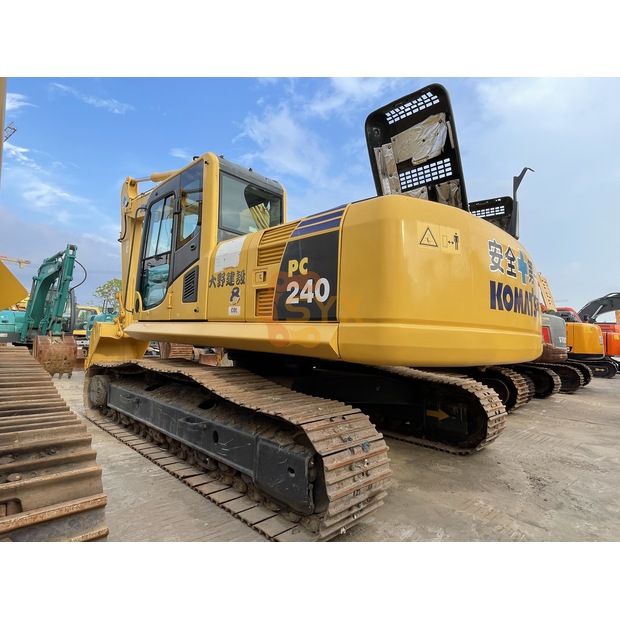 2021 Komatsu PC240-8-41692035
