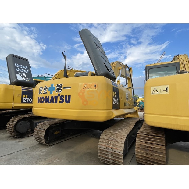 2021 Komatsu PC240-8-41692036