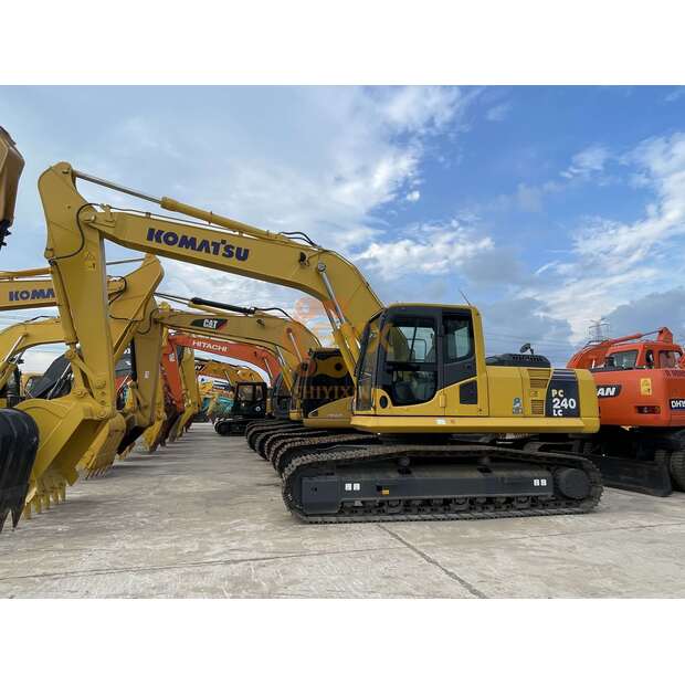 2022 Komatsu PC240-8-41692234