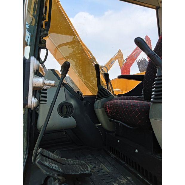 2023 Komatsu PC70-8-41692772
