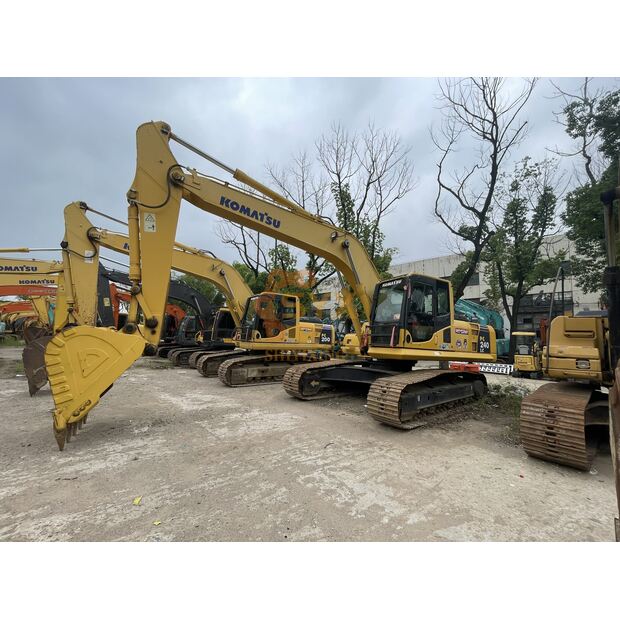 2022 Komatsu PC240-8-41692863