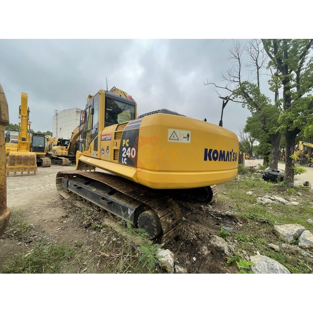2022 Komatsu PC240-8-41692864