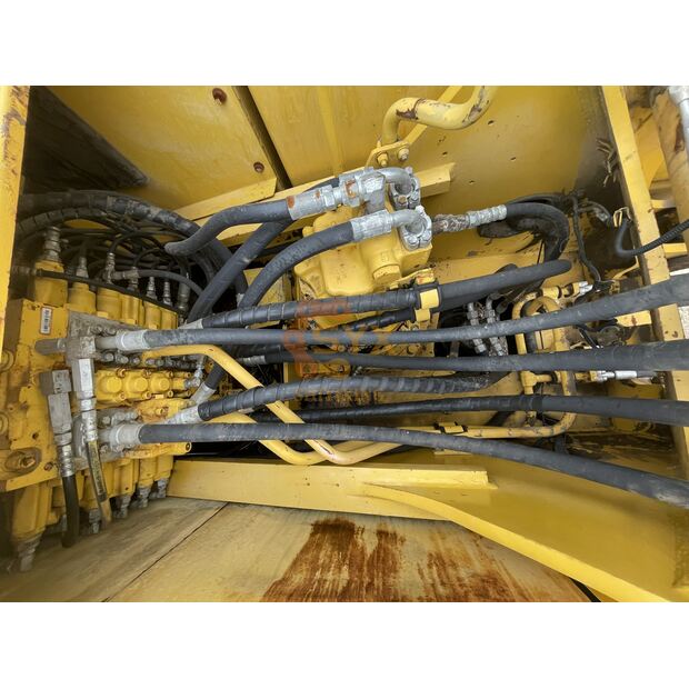 2022 Komatsu PC240-8-41692867