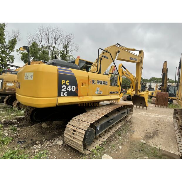 2022 Komatsu PC240-8-41692871