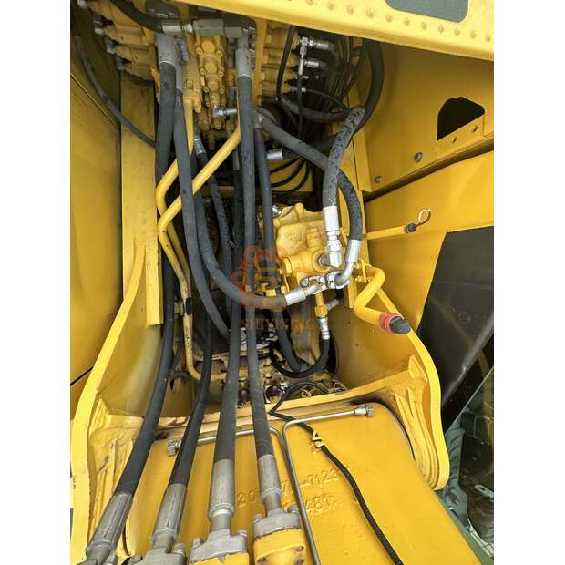 2022 Komatsu PC240-8-41692937
