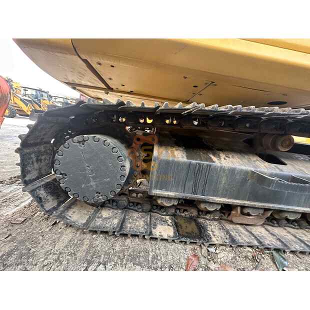 2022 Komatsu PC240-8-41692940