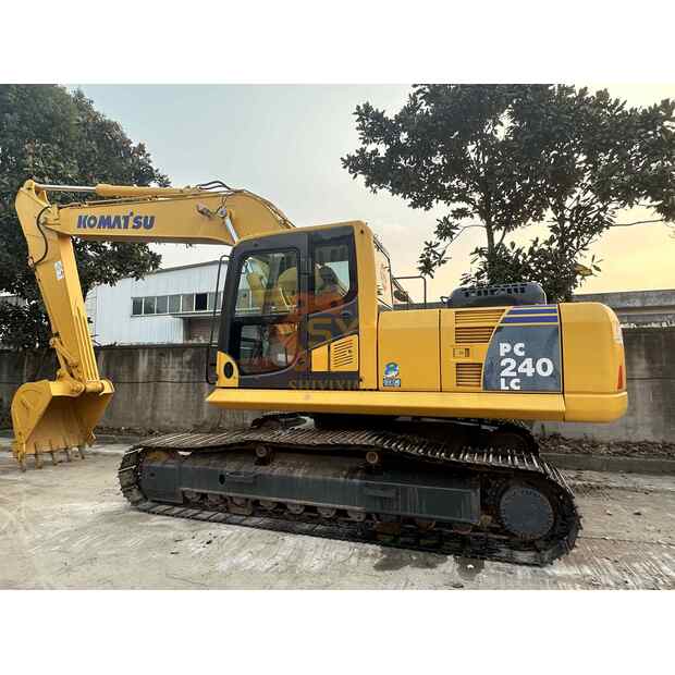 2022 Komatsu PC240-8-41692945