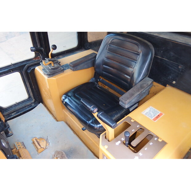 2004 CATERILLAR D6G-41693111