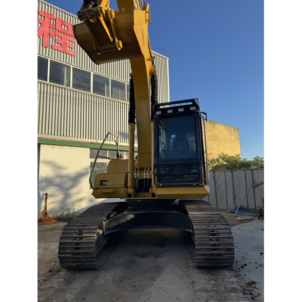 2023 Komatsu PC200-8-41693259