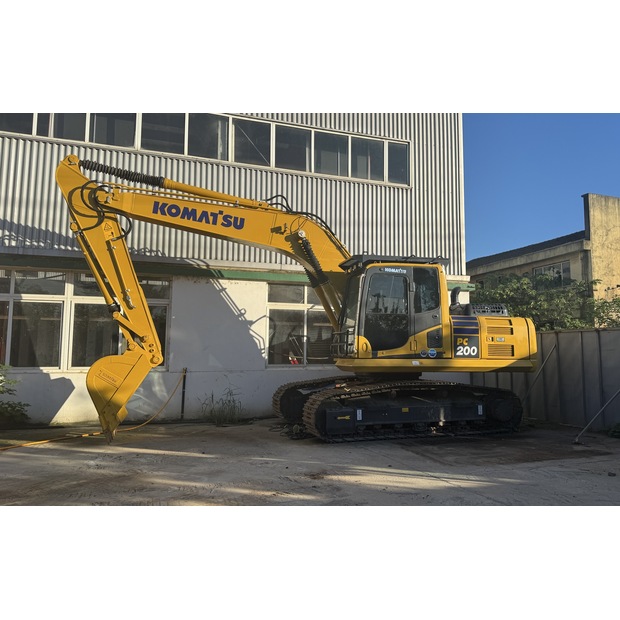 2023 Komatsu PC200-8-41693301