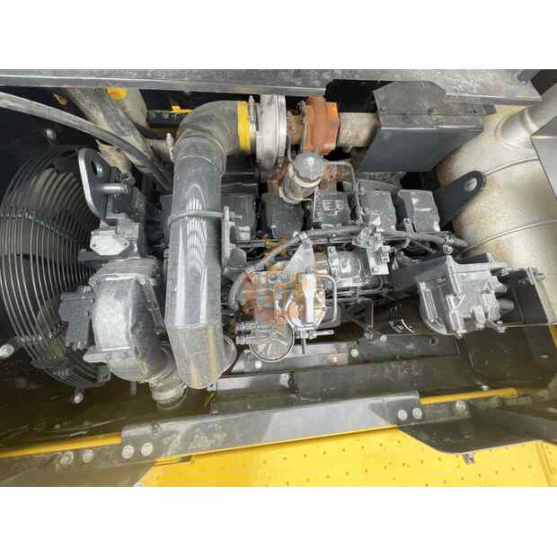 2023 Komatsu PC400-8R-41693426