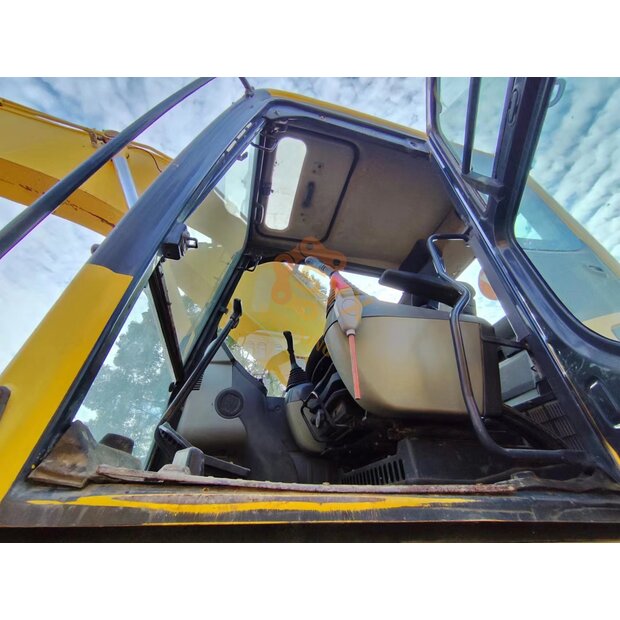 2023 Komatsu PC400LC-8R-41693536
