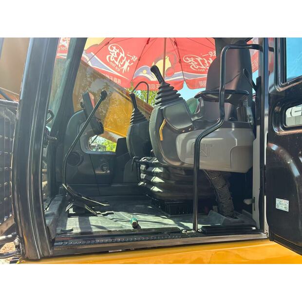 2023 Caterpillar 325D2L-41693676