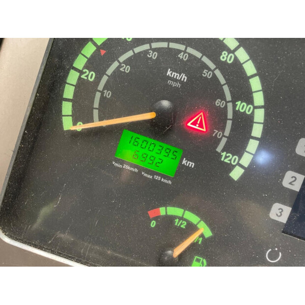 2010 تيريكس AC 200-1-41694378