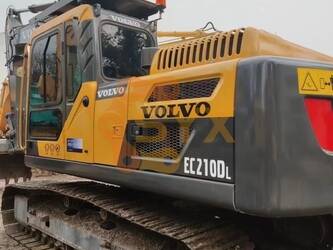 صورة ل حفارات مجنزرة 2022 فولفو EC240D