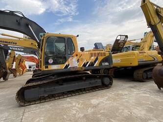 صورة ل حفارات مجنزرة 2022 فولفو EC240BLC