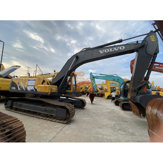 2022 Volvo EC240BLC-41694946