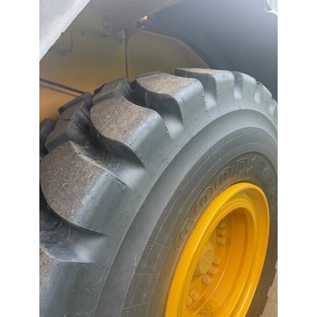 2021 فولفو L110H-41702786