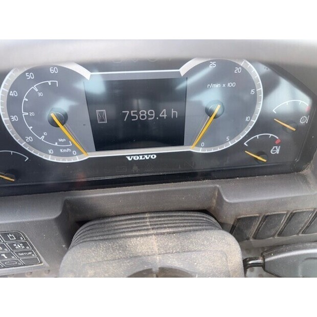 2021 فولفو L110H-41702795