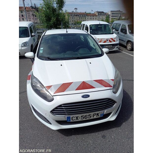 2013 Ford Trend-41707976