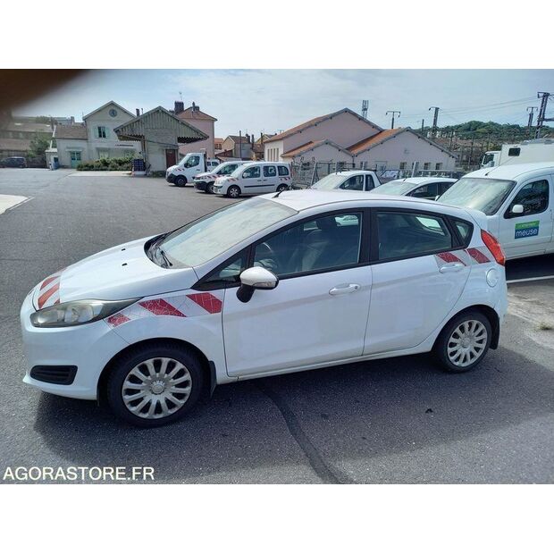 2013 Ford Trend-41707980
