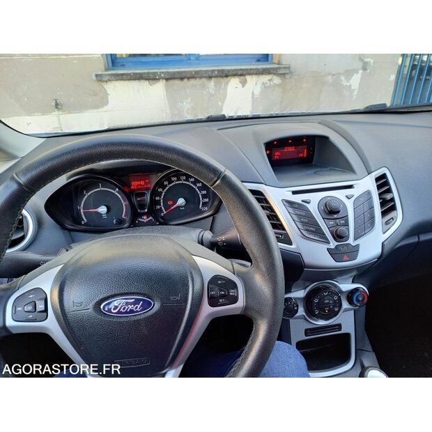 2012 Ford Trend-41708032