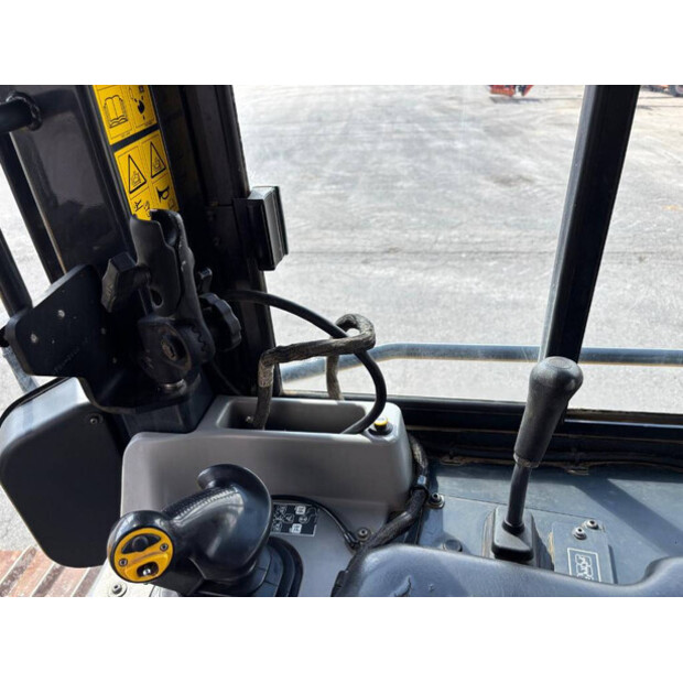 2018 كوماتسو D61EX-24-41708910