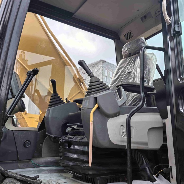 2021 Caterpillar 325D-41710555
