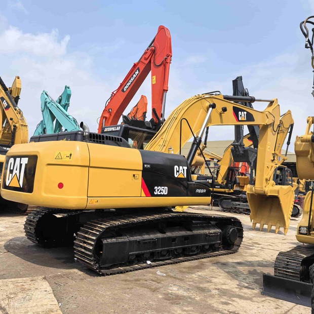 2021 Caterpillar 325D-41710561