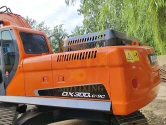 صورة ل حفارات مجنزرة 2023 دووسان DX300LC-9C