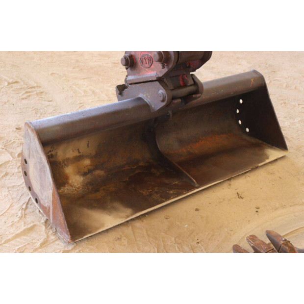 2002 تاكوتشي TB80FR-41738800