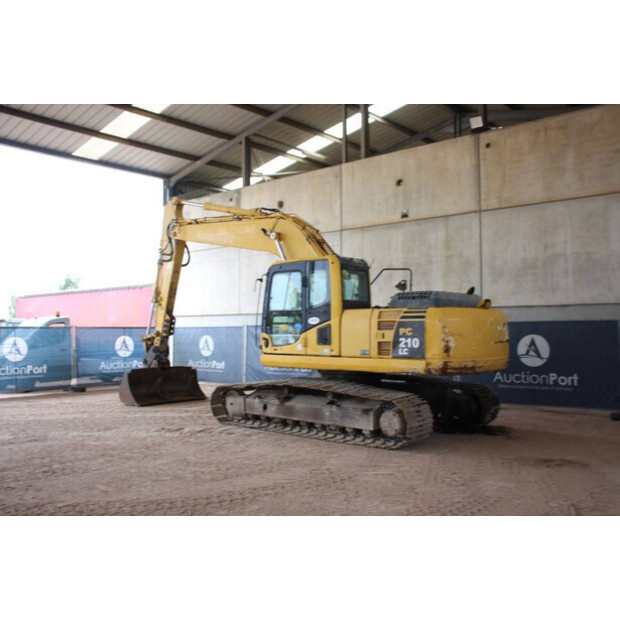 2011 كوماتسو PC210LC-8-41740132