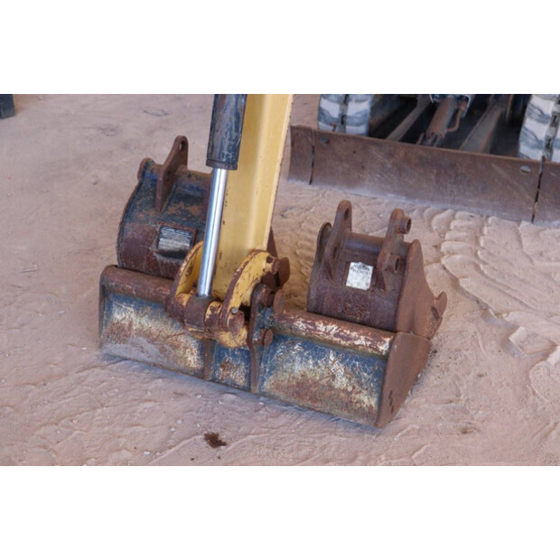 2015 Caterpillar 300.9D-41741534