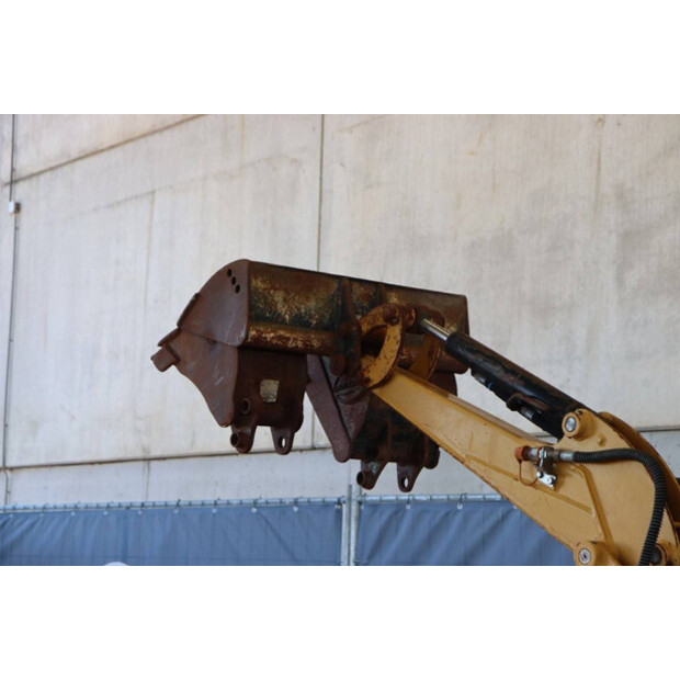 2015 Caterpillar 300.9D-41741552