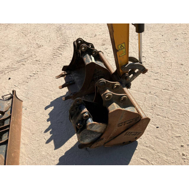 2020 جيه سي بي 16C-1 T3-41743156