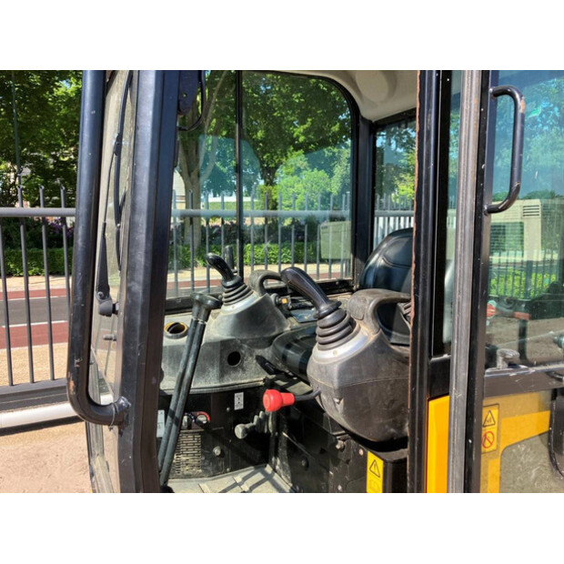 2020 جيه سي بي 16C-1 T3-41743160