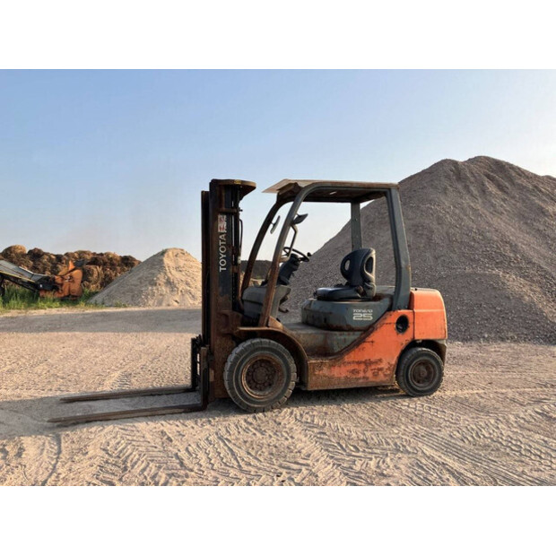 2011 تويوتا 02-8FD25-41743194