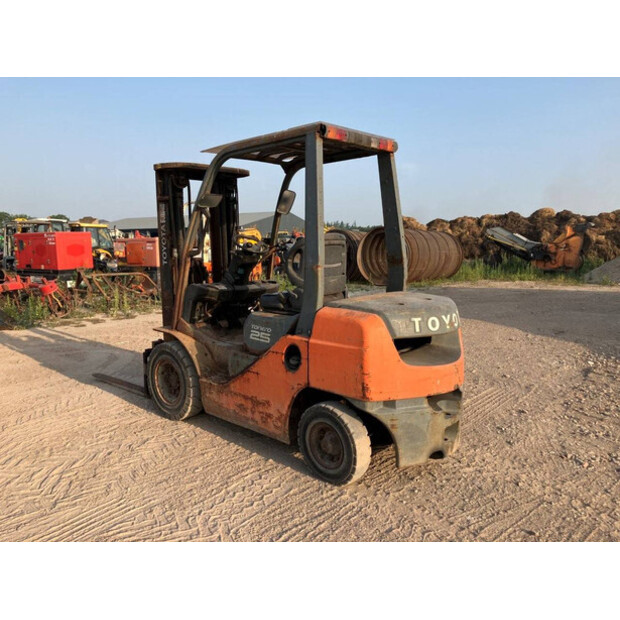2011 تويوتا 02-8FD25-41743196