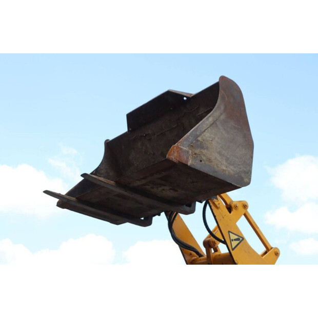 2003 احلامن AL 85-41743828
