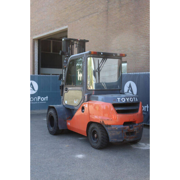2015 تويوتا 40-8FD50N-41746574