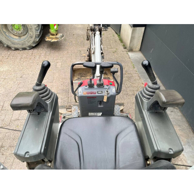 2017 TAKEUCHI TB210R-41747192