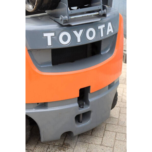 2013 Toyota 02-8FGF18-41748949