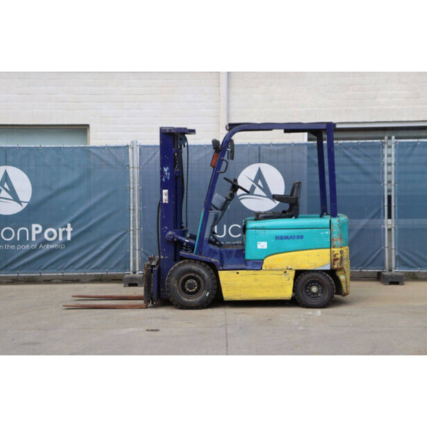 2000 كوماتسو FB25EX-8-41750126